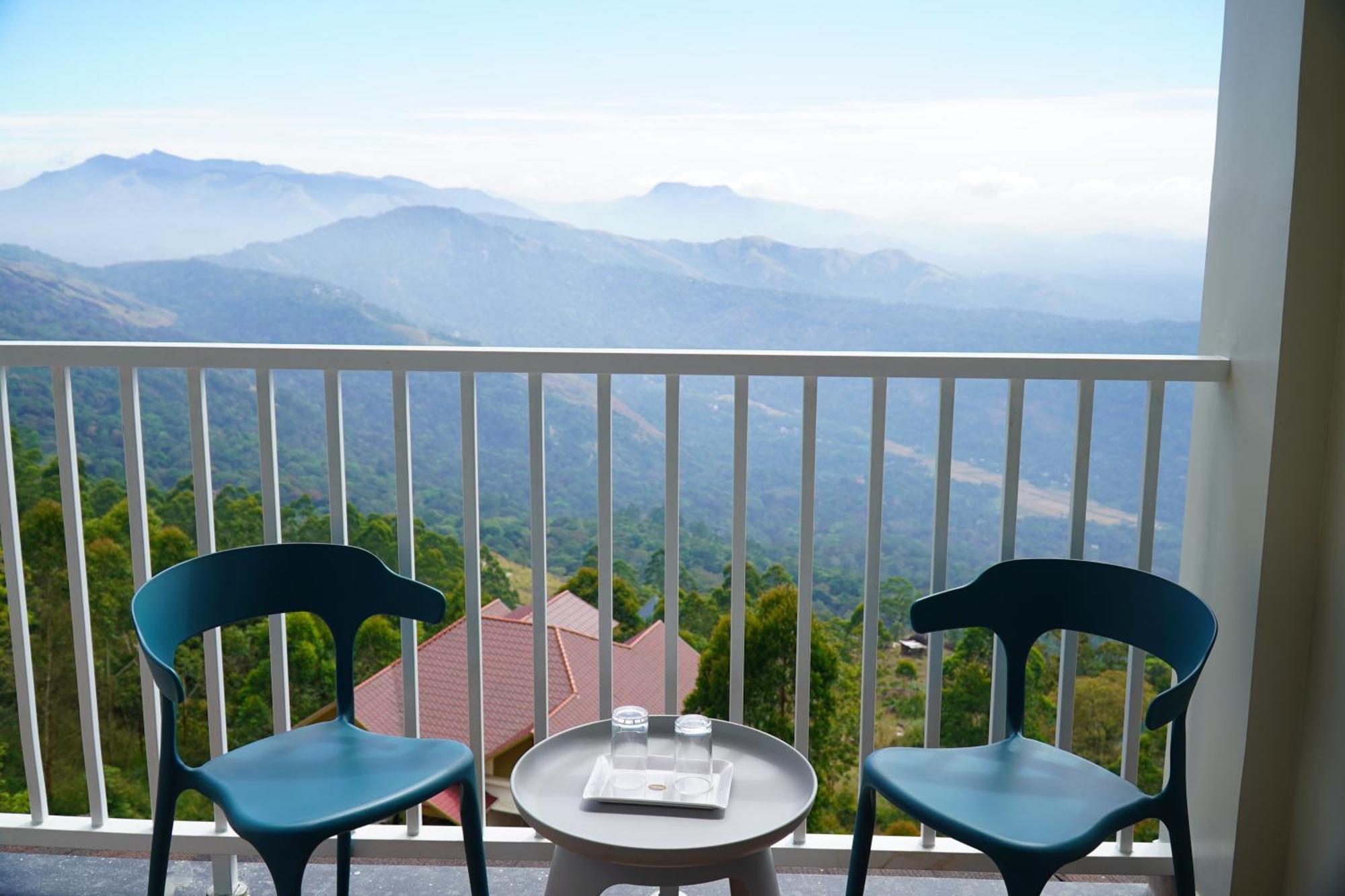 The Clouds End Hotel Devikolam Екстериор снимка