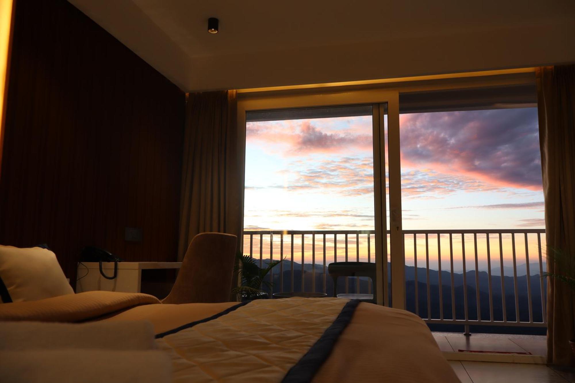 The Clouds End Hotel Devikolam Екстериор снимка