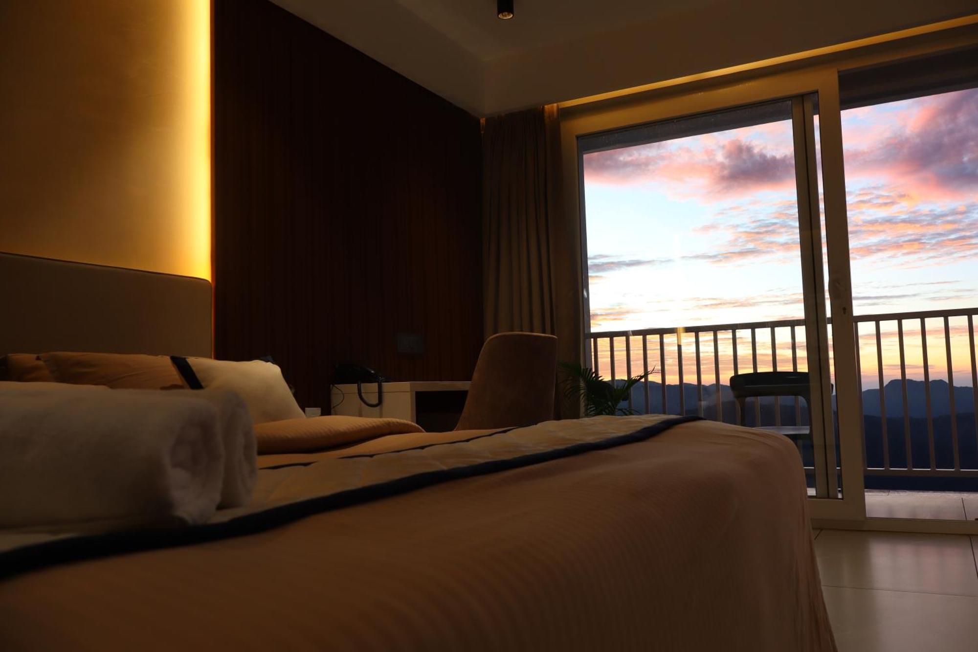 The Clouds End Hotel Devikolam Екстериор снимка