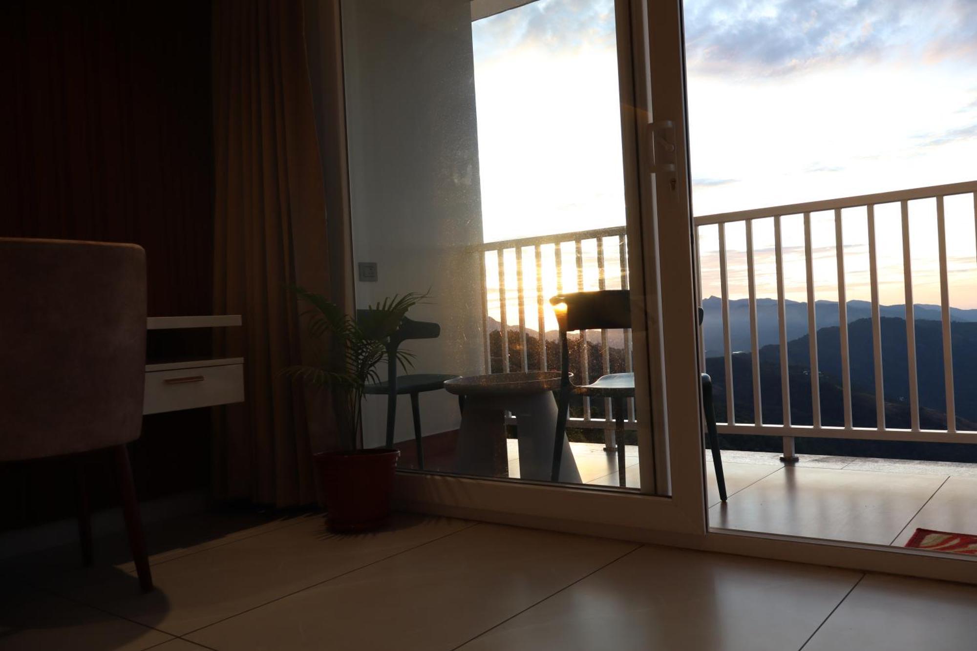 The Clouds End Hotel Devikolam Екстериор снимка